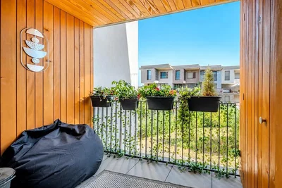 Balkon; pogled, prirodna svjetlost, drvene grede