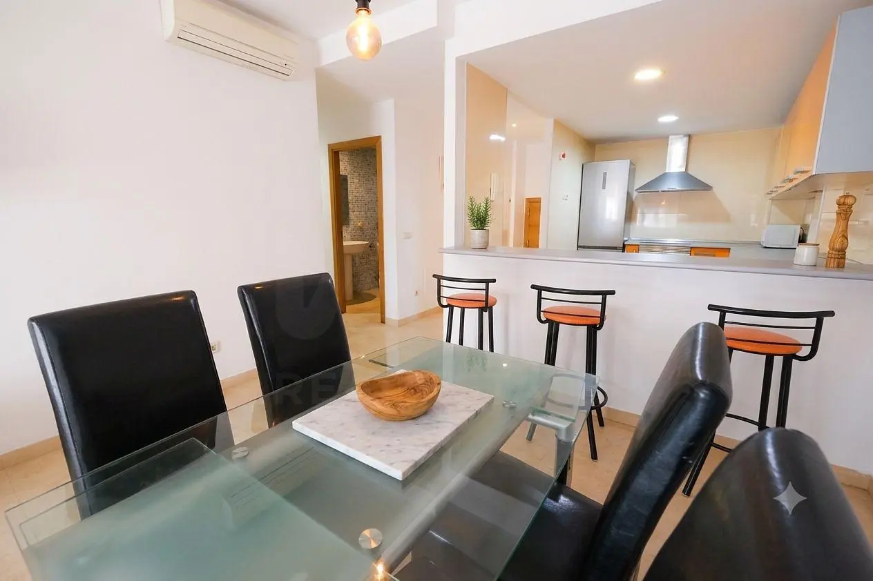 Oturma odası; doğal ışık, modern stil, mutfak aletleri