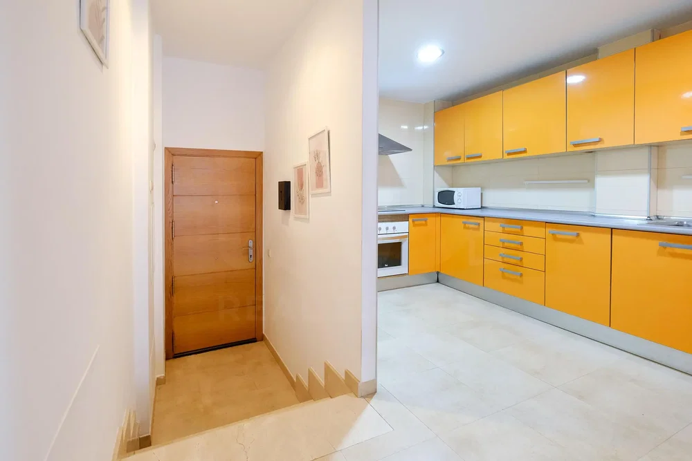 Mutfak; mutfak aletleri, fayans zemin
