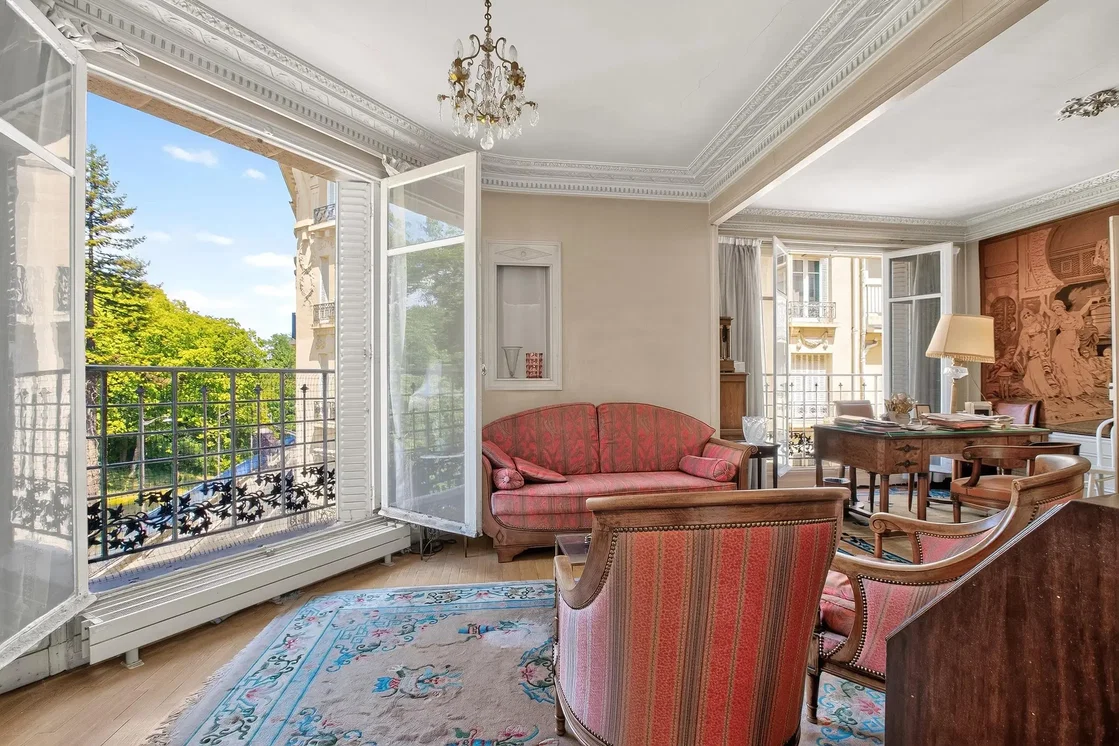 Salon; lumière naturelle, parquet, vue