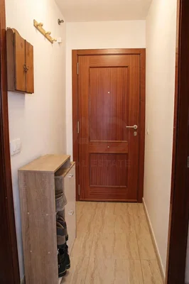 Vestuario; suelo de madera, suelo de baldosas, luz natural