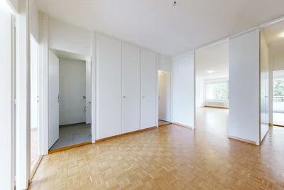 Wohnzimmer; holzboden, tageslicht