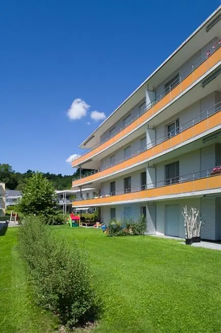 Maison et environs; lumière naturelle, vue