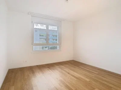 Schlafzimmer; holzboden, tageslicht