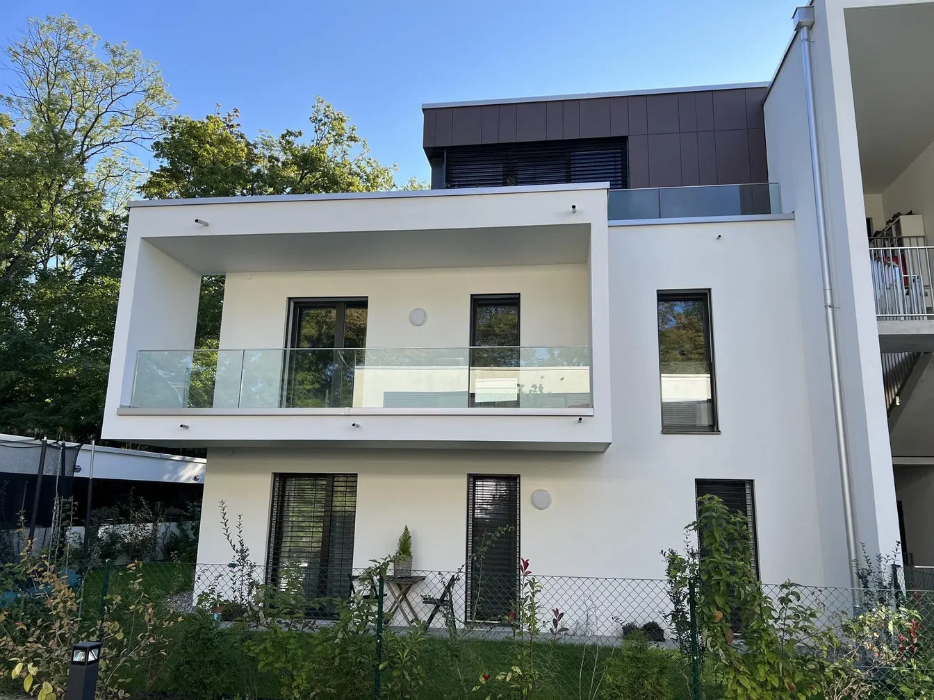 Maison et environs; vue, lumière naturelle