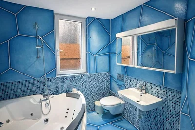 Baño; suelo de baldosas, renovado, luz natural