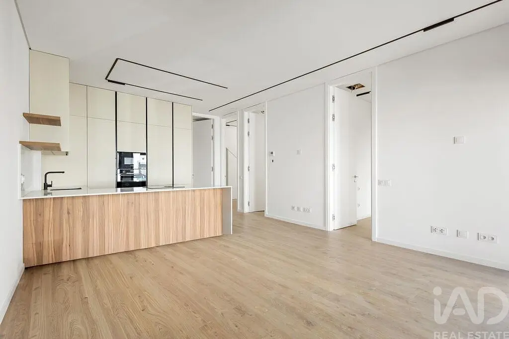 Cuisine; électroménager, parquet, lumière naturelle, rénové
