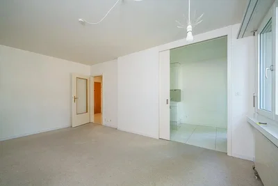 Sala de estar; luz natural, chão de azulejo