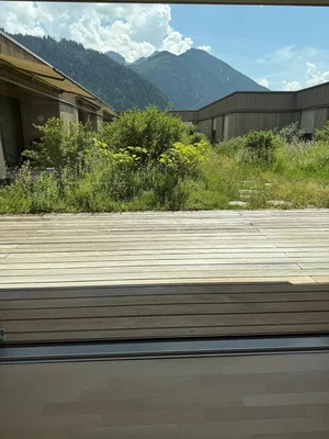 Terraço; vista, chão de madeira, luz natural