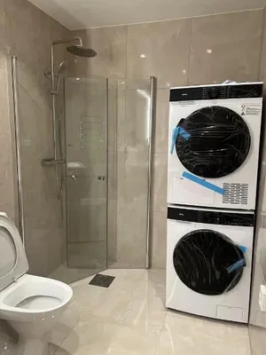 Banyo; fayans zemin, tadilatlı, doğal ışık
