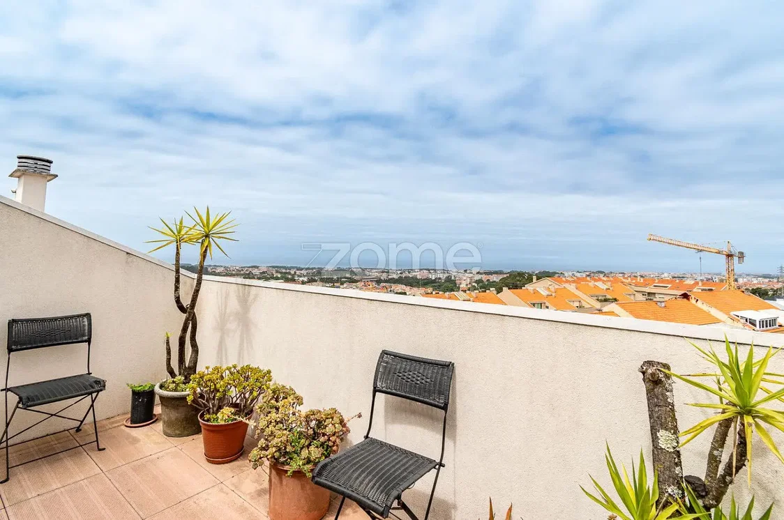 Balcon; vue, lumière naturelle, carrelage