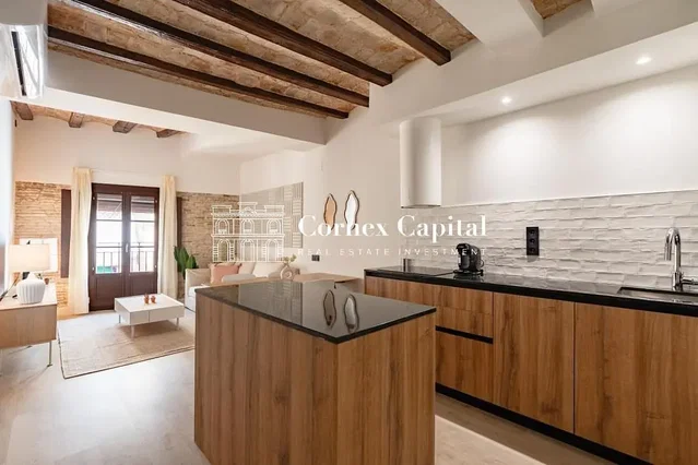 Cucina; elettrodomestici, pavimento in legno, luce naturale, stile moderno, ristrutturato