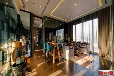 Sala de estar; luz natural, chão de madeira, estilo moderno