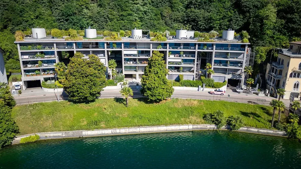 Casa e arredores; vista, luz natural