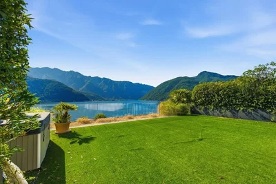 Casa e arredores; vista, luz natural