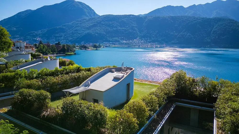 Casa e arredores; vista, luz natural