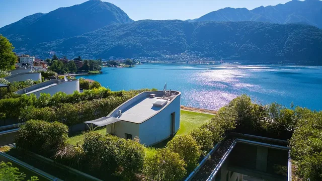 Casa e arredores; vista, luz natural