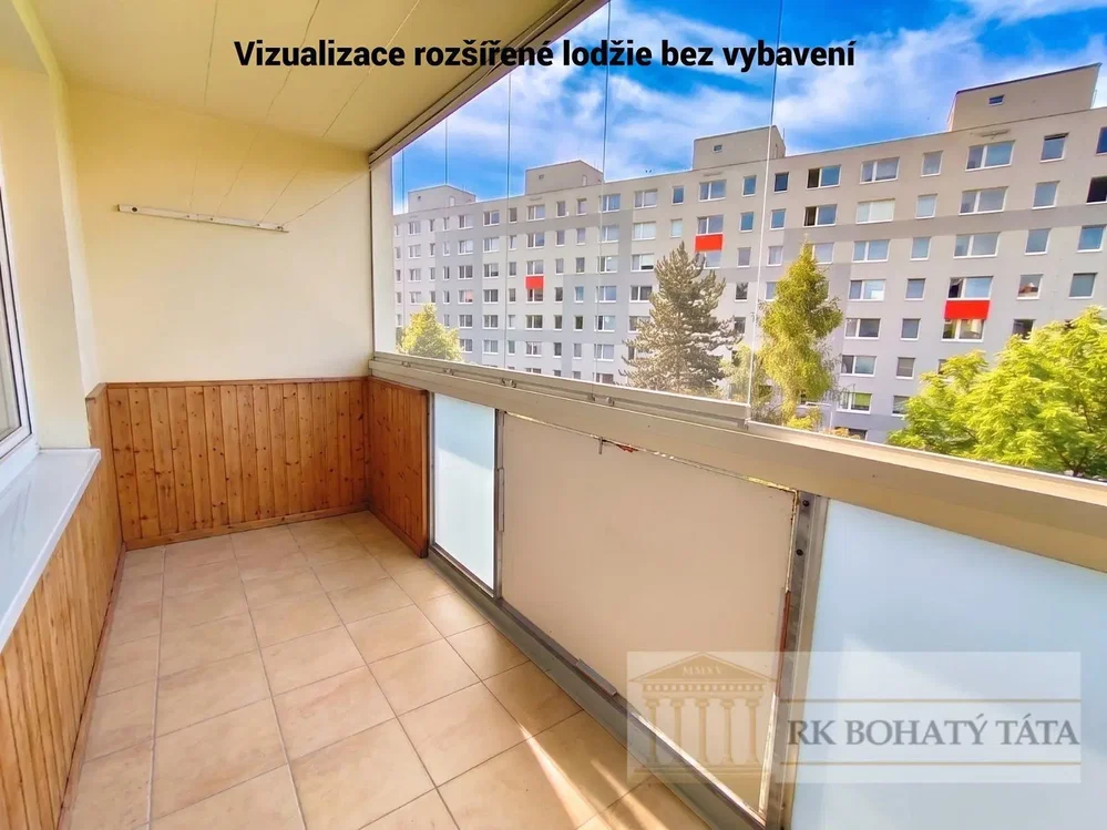 Balkon; dlažba, výhled, přirozené světlo