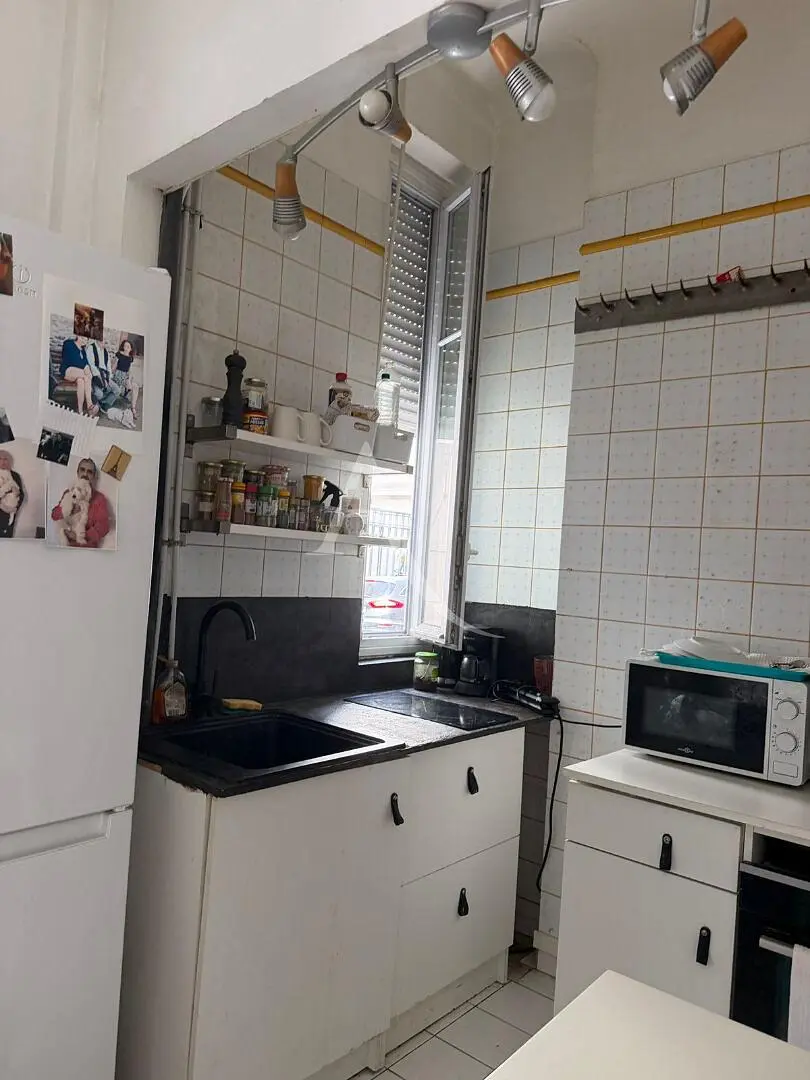 Cuisine; électroménager, carrelage, nécessite rénovation