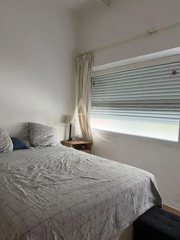 Chambre; lumière naturelle, parquet
