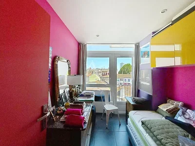 Chambre; vue, lumière naturelle, carrelage