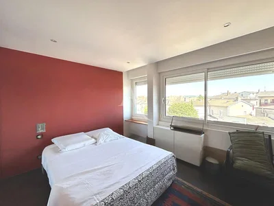 Chambre; lumière naturelle, parquet