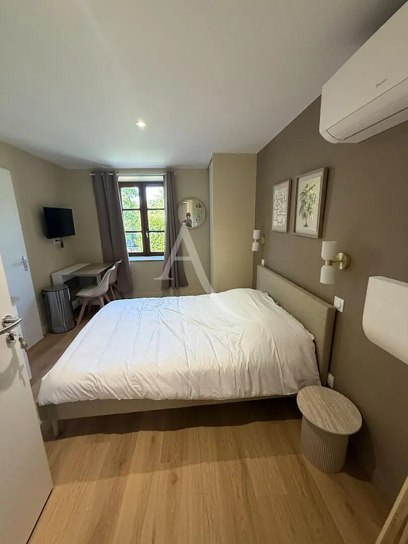 Chambre; parquet, lumière naturelle, rénové