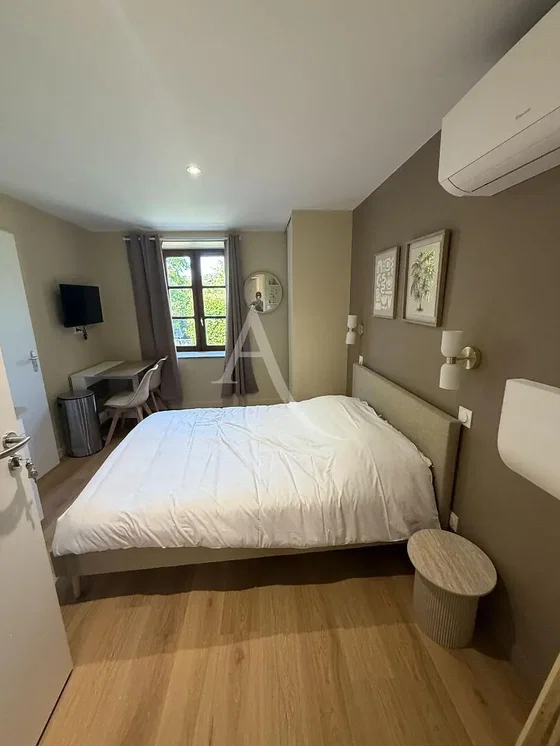 Chambre; parquet, lumière naturelle, rénové