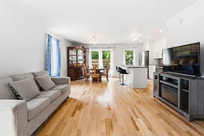 Salon; parquet, lumière naturelle