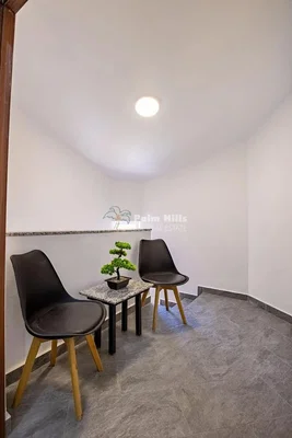 Obývací pokoj; dlažba, přirozené světlo