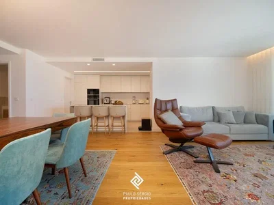 Salon; parquet, lumière naturelle, style moderne