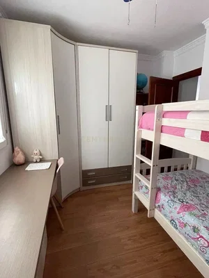 Дечја соба; дрвени под, природно светло