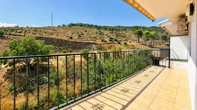 Балкон; плочице, природно светло, поглед