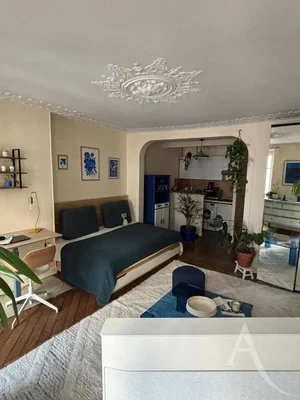 Chambre; lumière naturelle, parquet