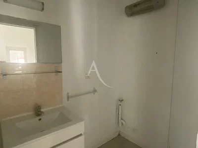 Salle de bain; carrelage, lumière naturelle