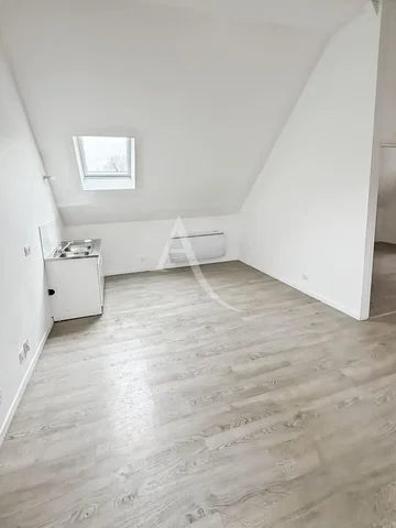 Detská izba; drevená podlaha, prirodzené svetlo