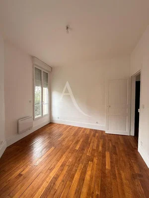 Salon; parquet, lumière naturelle