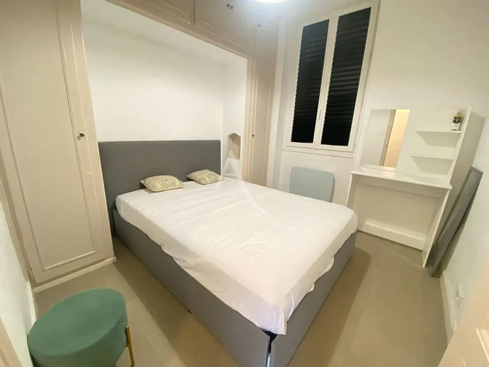 Bedroom; wood floor, natural light