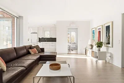 Salon; lumière naturelle, parquet, style moderne