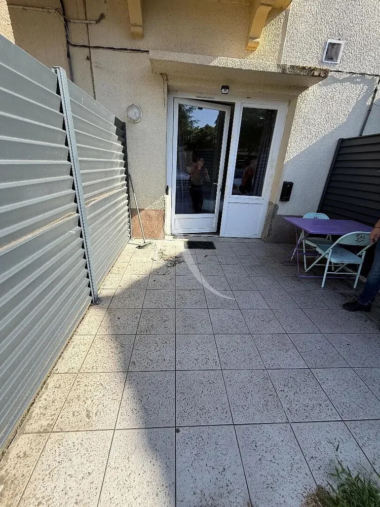 Terrasse; carrelage, lumière naturelle