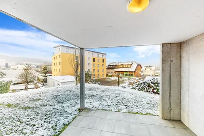 Balcon; vue, lumière naturelle, carrelage
