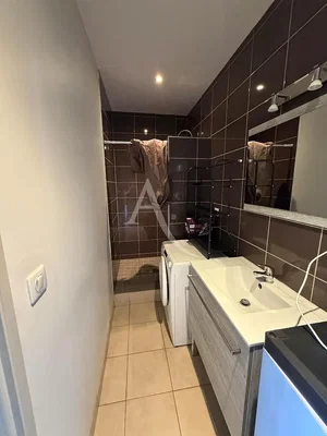 Salle de bain; carrelage, lumière naturelle