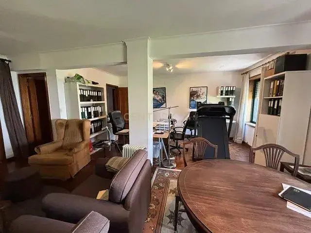 Wohnzimmer; holzboden, tageslicht