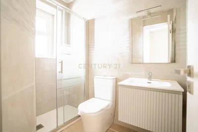 Toilette; tageslicht, fliesenboden