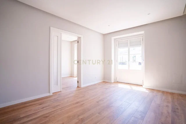Otro; suelo de madera, luz natural