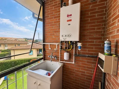 Balcon; vue, chauffe-eau, lumière naturelle