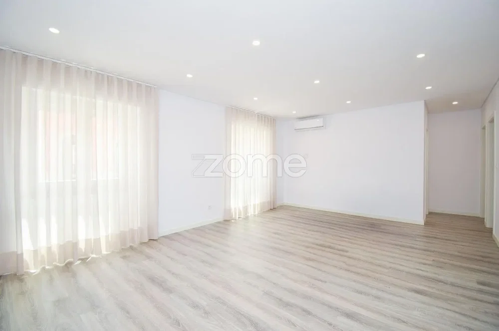 Wohnzimmer; tageslicht, holzboden, fliesenboden