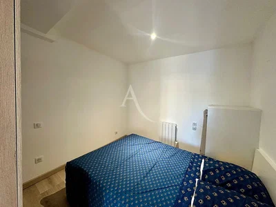 Chambre; lumière naturelle, parquet