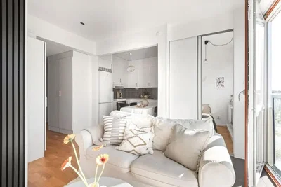 Oturma odası; doğal ışık, modern stil