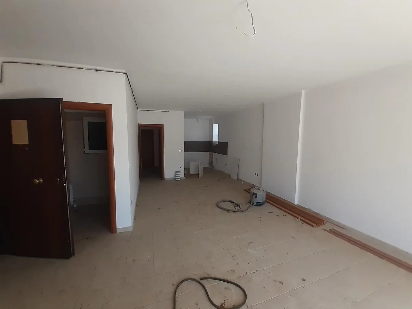 Autre; nécessite rénovation, carrelage